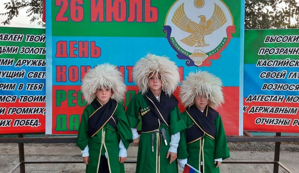 В  СДК селения  Сивух провели  мероприятие  посвященное ко Дню Конституции Республики  Дагестан под эгидой  » СЛАВЬСЯ НАШ ДАГЕСТАН ! «