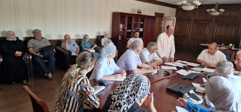 Главврач ЦРБ Хасавюртовского района провел рабочее совещание по актуальным вопросам здравоохранения
