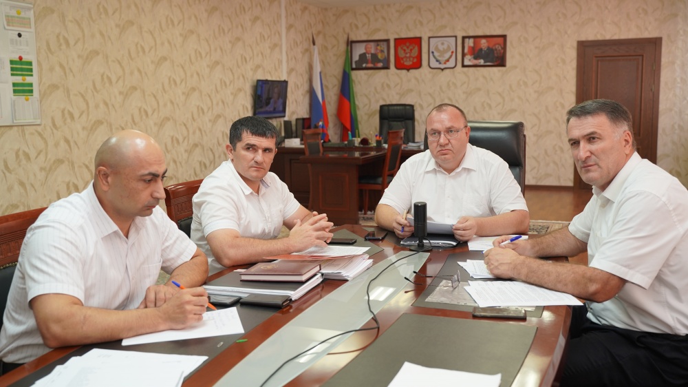Администрация Хасавюртовского района приняла участие в работе  Республиканского совещания  в режиме видеоконференцсвязи под руководством Манвела Мажонца