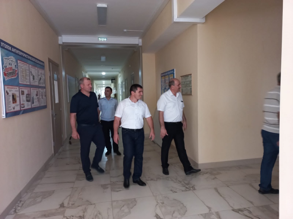 Комиссия по приемке учреждений Хасавюртовского района образования проверила готовность образовательных учреждений к новому учебному году