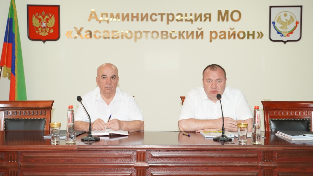 В администрации Хасавюртовского района состоялось очередное пленарное  совещание с руководителями структурных подразделений и главами сельских поселений