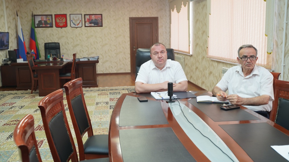 Администрация Хасавюртовского района приняла участие в работе совещания в режиме видеоконференцсвязи Министерства строительства архитектуры и ЖКХ