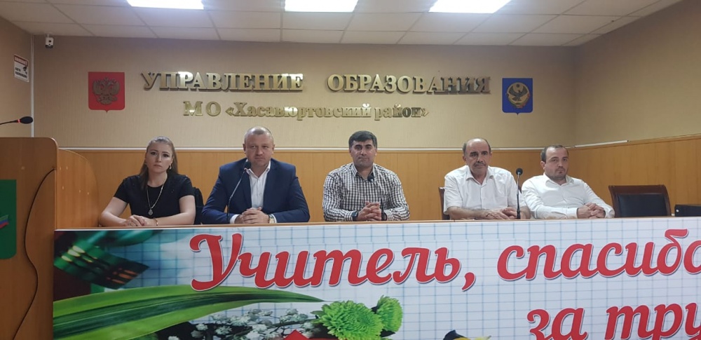 В дирекции РУО Хасавюртовского района провели семинар-совещание с руководителями образовательных учреждений