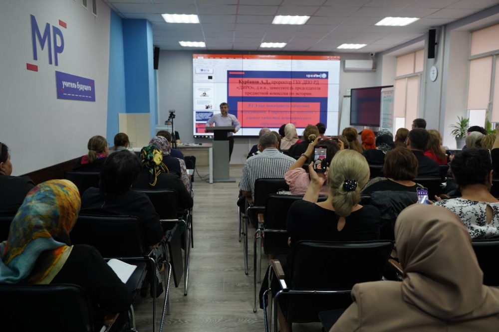 Делегация учителей истории и обществознания общеобразовательных организаций Хасавюртовского района приняли участие в республиканском методическом семинаре «Методический анализ результатов ЕГЭ-2022»