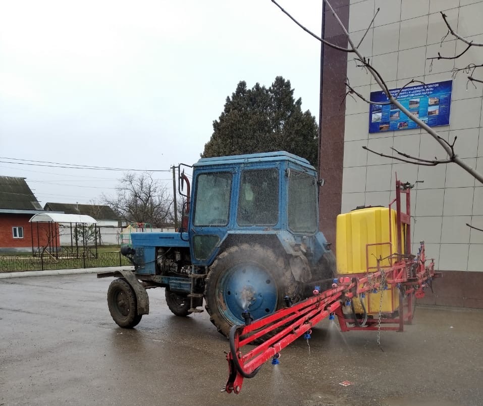 В населенных пунктах Хасавюртовского района продолжаются  санитарно — дезинфекционные  мероприятия