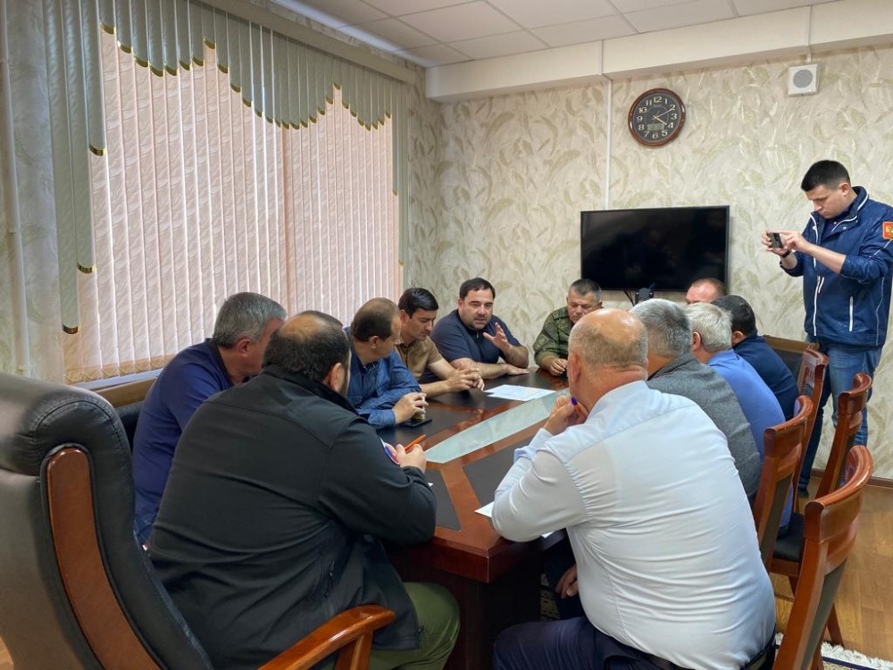 В администрацию Хасавюртовского района провели совещание  Хамзаев Бийсултан, депутат Государственной Думы и заместитель Председателя Правительства РД, Муслим Телякавов