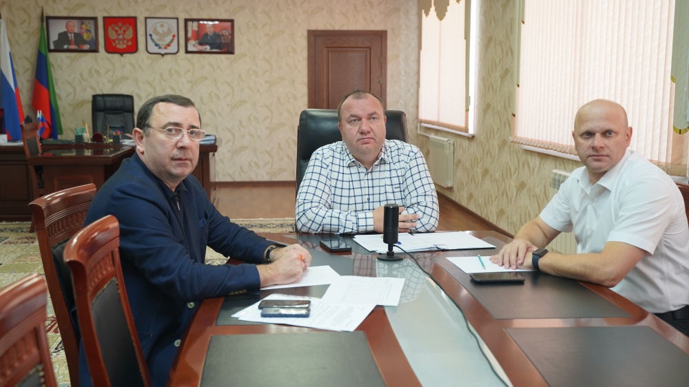 Администрация Хасавюртовского района приняла участие в работе совещания Министерства строительства, архитектуры и ЖКХ РД в режиме видеоконференцсвязи