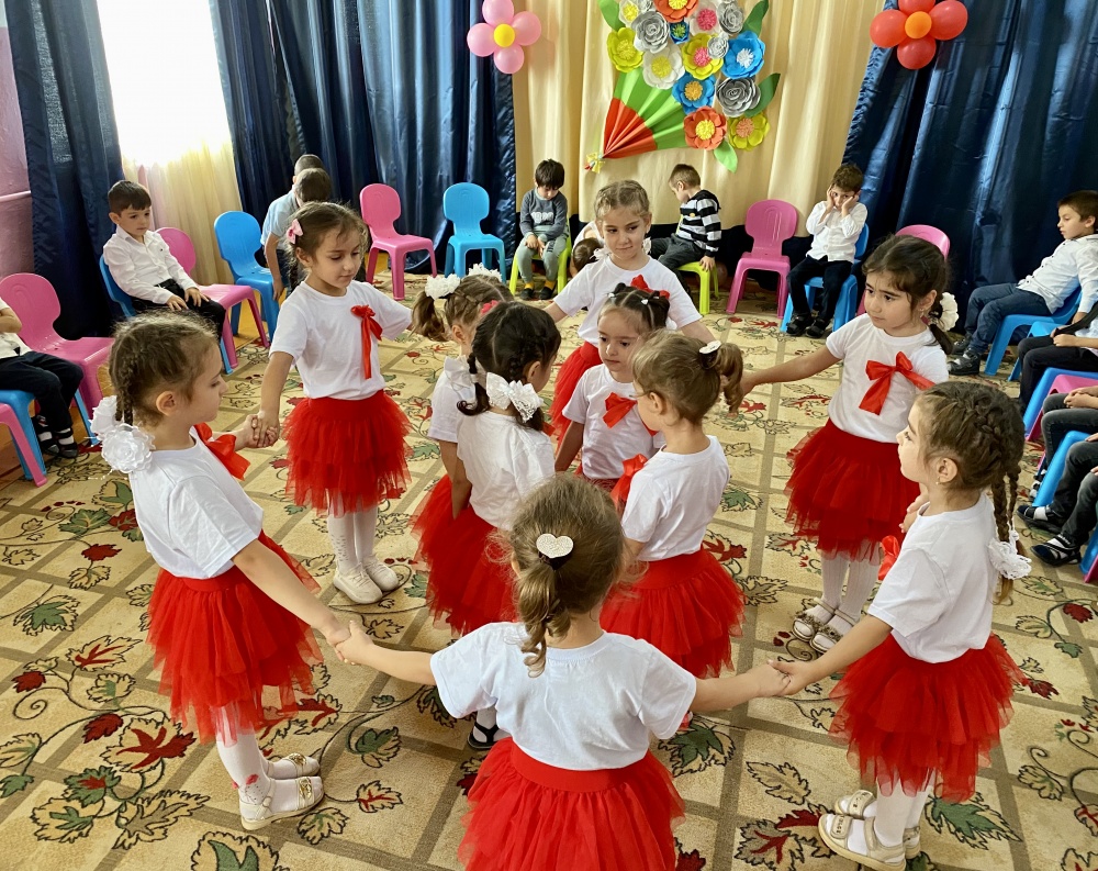 В детских садах Хасавюртовского района проходят праздничные мероприятия, посвящённые профессиональному празднику «День воспитателя»
