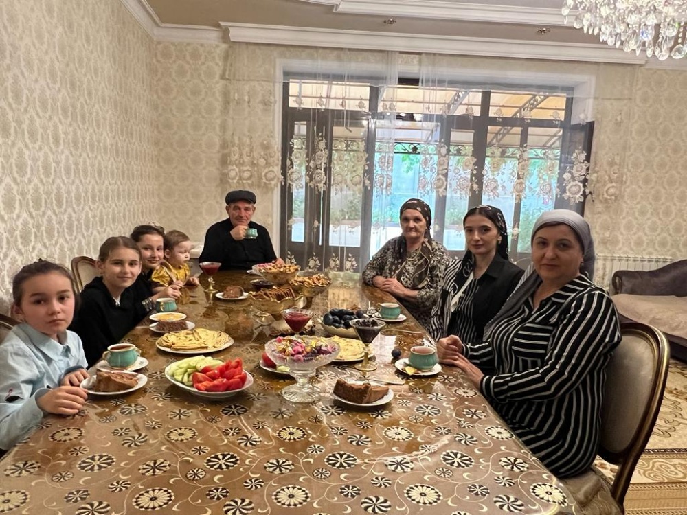 В преддверии Международного дня  пожилого человека в Хасавюртовском районе посели многодетную семью