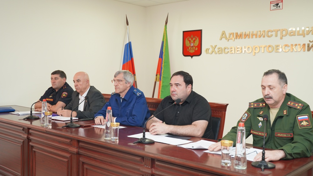 Глава Хасавюртовского района провел расширенное заседание Призывной комиссии по мобилизации