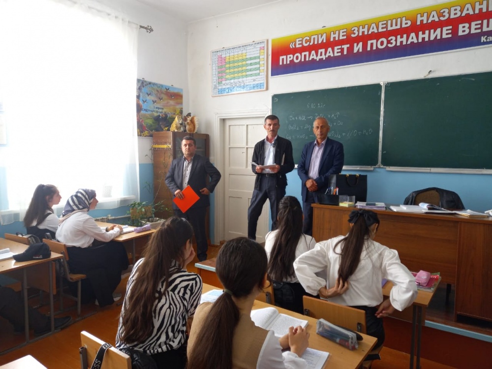 Сотрудники отдела АТК Хасавюртовского района продолжают  тренировки по отработке действий при возникновении чрезвычайных происшествий в школах