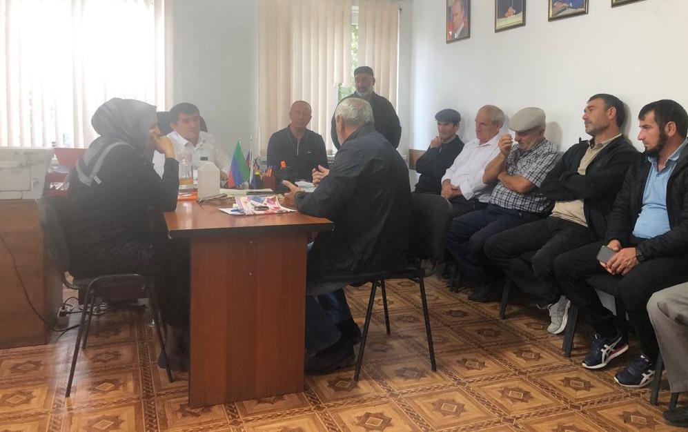 Власти Хасавюртовского района проводят выездные встречи в поселениях района по вопросам проведения хода частичной мобилизации