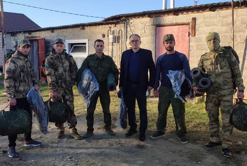 Глава Хасавюртовского района оказывает вспомогательную  помощь мобилизованным гражданам района