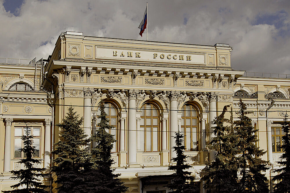 Банк России с помощью специальной системы мониторинга, а также по обращениям граждан и организаций выявляет (в том числе в Интернете) компании и проекты с признаками нелегальной деятельности.