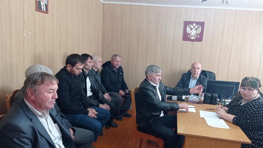 Власти Хасавюртовского района продолжают  выездные встречи в поселениях района по вопросам проведения хода частичной мобилизации