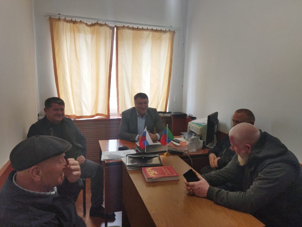 Власти Хасавюртовского района продолжают  выездные встречи в поселениях района по вопросам проведения хода частичной мобилизации