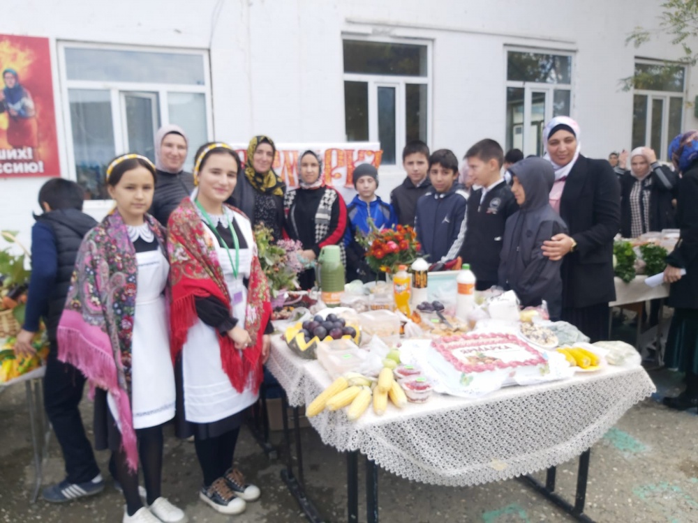 Традиционная осенняя ярмарка прошла в школах Хасавюртовского района