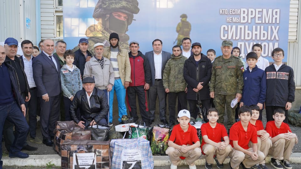 Глава  Хасавюртовского района напутствовал  добрыми пожеланиями очередную   группу   мобилизованных граждан  района направляющихся  на сборный пункт
