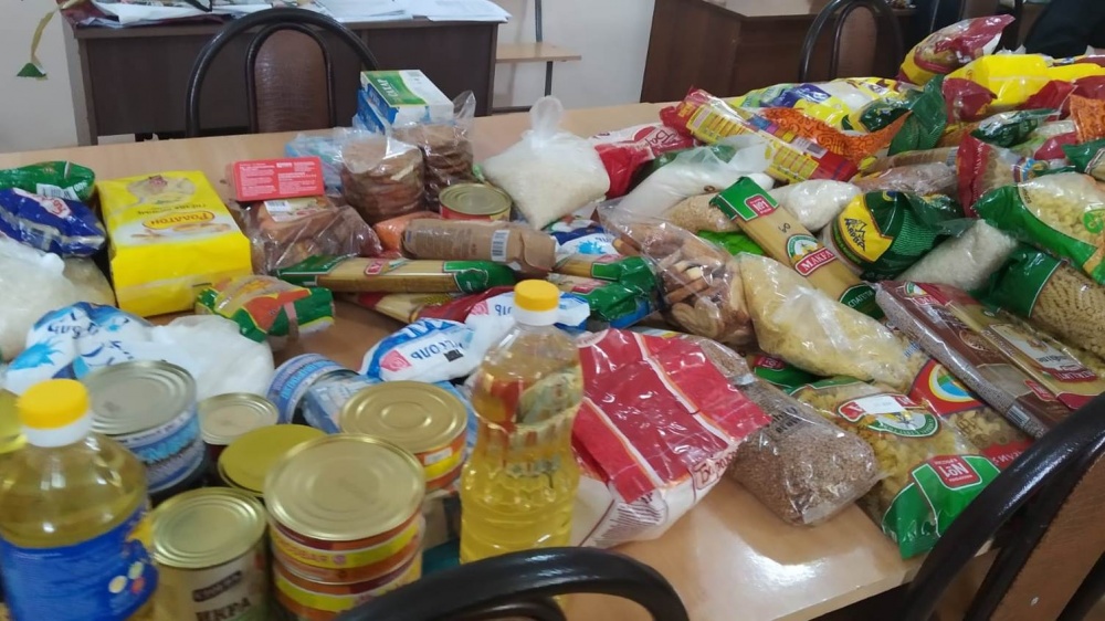 В рамках муниципальной Акции «Посылка Солдату» школьники Хасавюртовского района собрали и отправили большое количество продуктовых наборов сладостей  и напитков