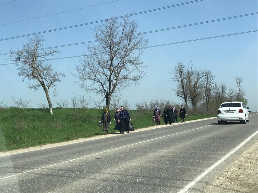 В Хасавюртовском районе прошел субботник по благоустройству и очистке дорожных полос