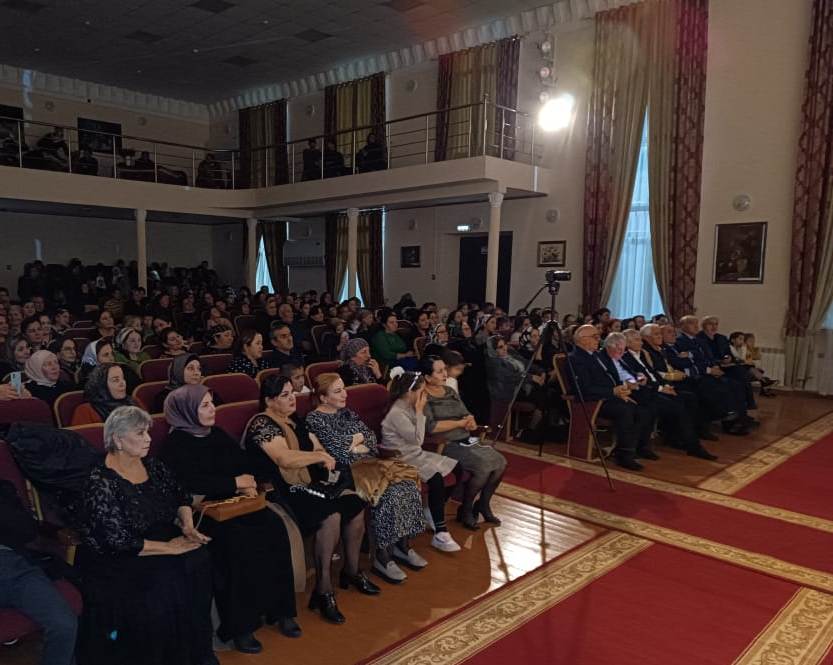 Народный театр селения Эндирей Хасавюртовского района подарил зрителям премьерный спектакль