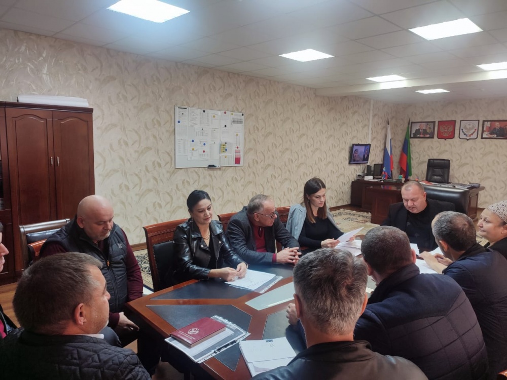 В администрации Хасавюртовского района обсудили ход реализации налоговых мероприятий в муниципалитете