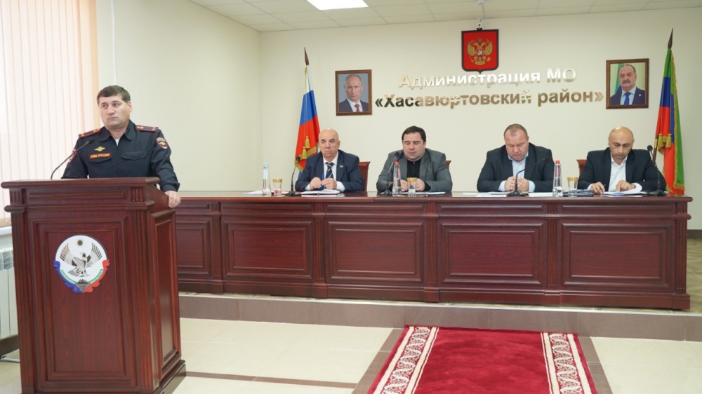 Глава Хасавюртовского района провел расширенное совещание по вопросам осеннего призыва