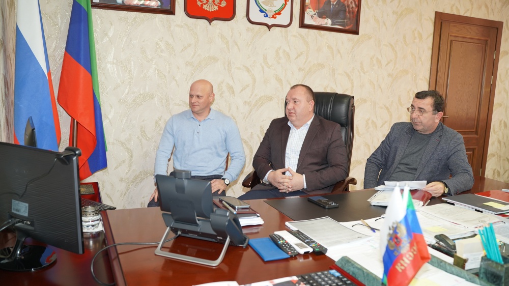 Администрация Хасавюртовского района приняла участие в работе  совещания  в режиме видеоконференцсвязи Министерства строительства архитектуры и ЖКХ