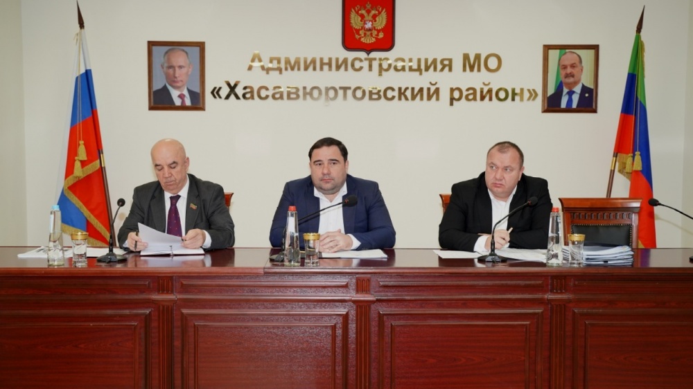 Глава Хасавюртовского района провел  совещание по актуальным  вопросам деятельности муниципалитета и хода  осеннего призыва