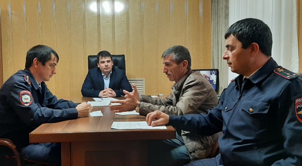 Руководитель ГКУ РД УСЗН в МО «Хасавюртовский район» провел совещание по вопросам оказания социальной помощи семьям с детьми, мобилизованных граждан