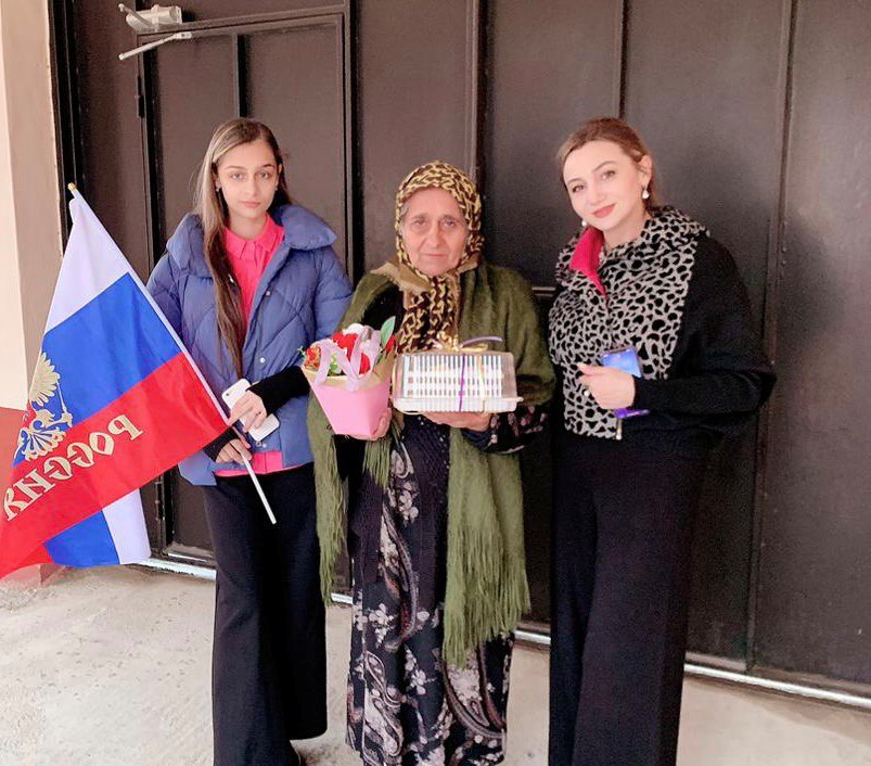 В День матери работники образования Хасавюртовского района навестили семьи мобилизованных