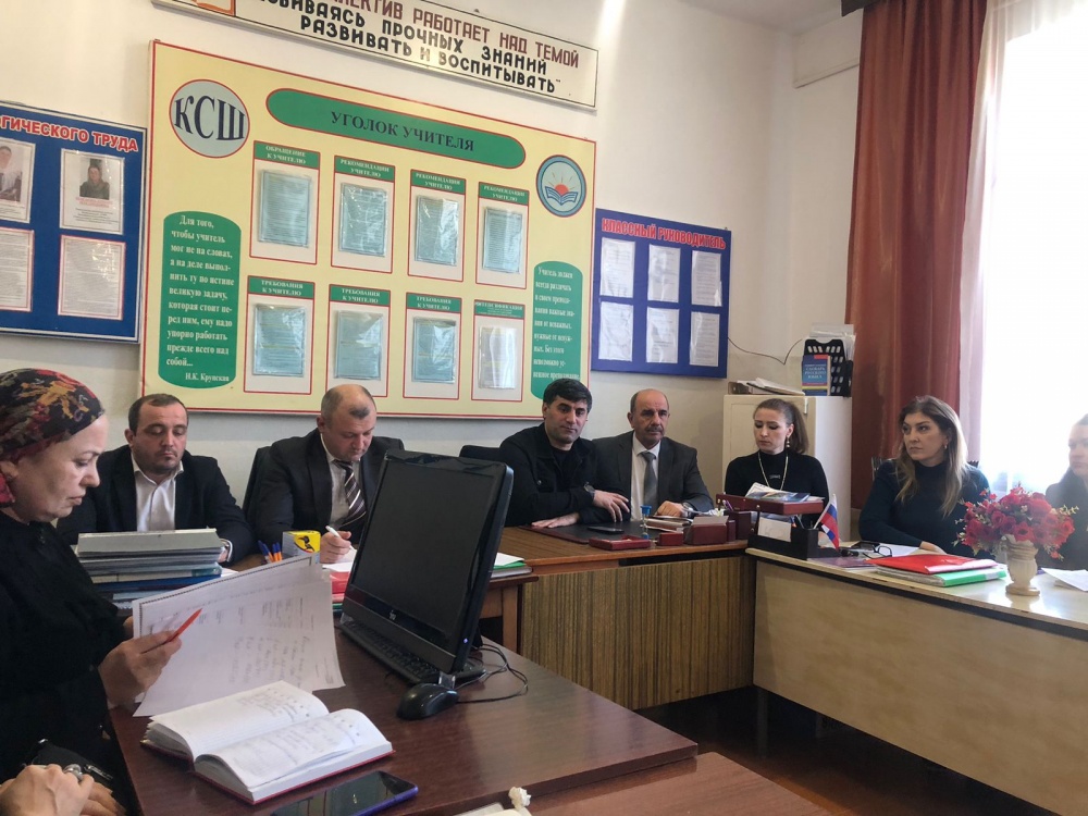 В рамках реализации Дорожной карты по повышению качества образования в МО «Хасавюртовский район» в РУО проходят  плановые выездные комплексные проверки