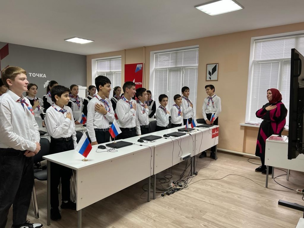 В рамках празднования Дня Государственного Герба РФ в образовательных организациях Хасавюртовского района прошли открытые уроки