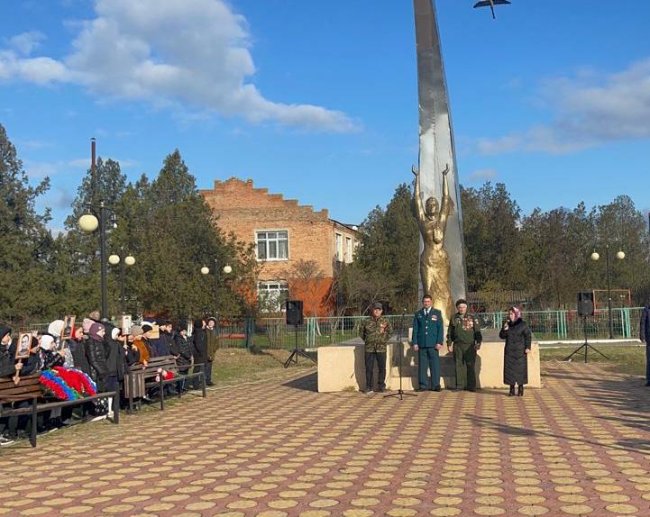 Торжественные мероприятия с  участием ветеранов Афганистана  в честь Дня Героев Отечества прошли в школах  Хасавюртовского района