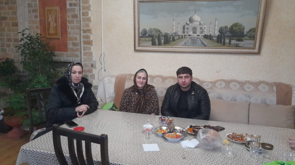 Руководство КЦСОН Хасавюртовского района в рамках Дня Героев Отечества посетило семьи военнослужащих участников СВО