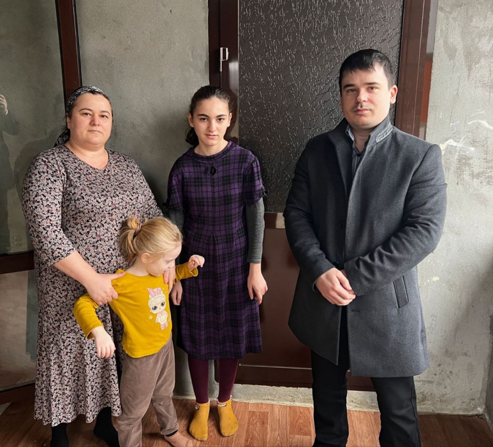 Руководство ГКУ РД УСЗН в МО «Хасавюртовский район» продолжает посещение  семей с детьми –инвалидами