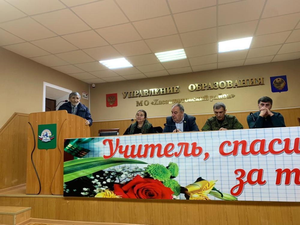 Депутат НС РД Руслан Ибрагимов провел встречу с работниками образования Хасавюртовского района
