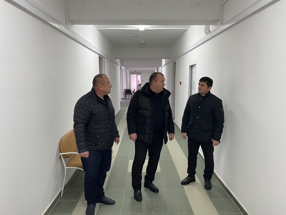 Власти Хасавюртовского района проинспектировали работу многофункционального медицинского центра селения Ботаюрт