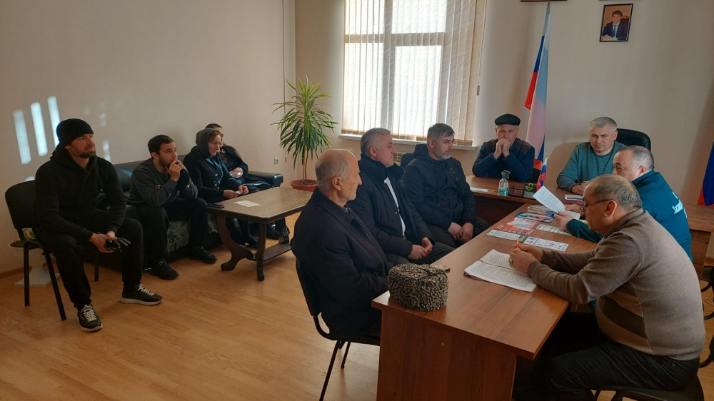 Специалисты МКУ «Управление по делам ГО ЧС и МП» МО «Хасавюртовский район»   продолжают выездные  занятия по соблюдению правил пожарной безопасности и профилактики ЧС