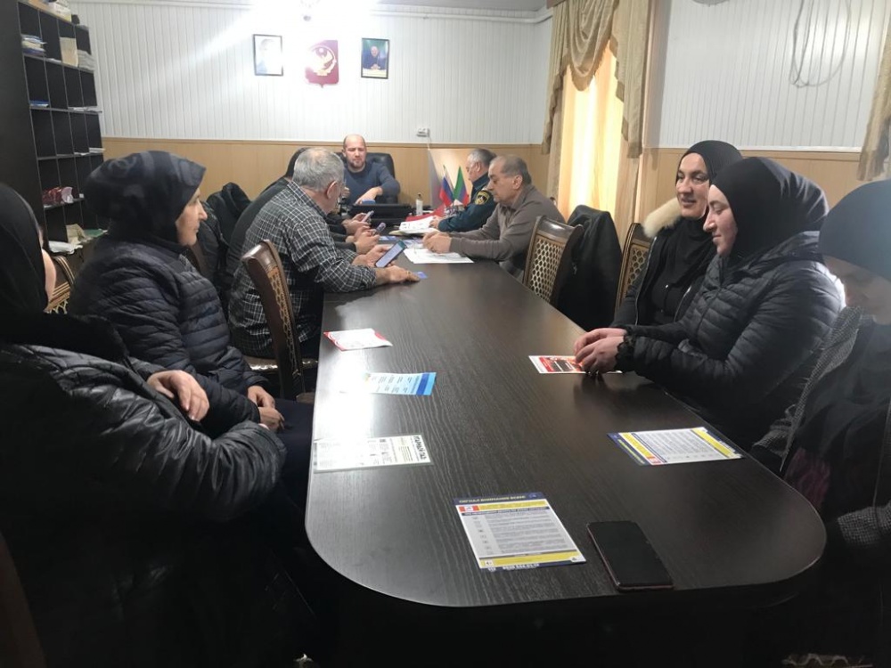 Специалисты МКУ «Управление по делам ГО ЧС и МП» МО «Хасавюртовский район» продолжают выездные занятия по соблюдению пожарной безопасности  и профилактики ЧС