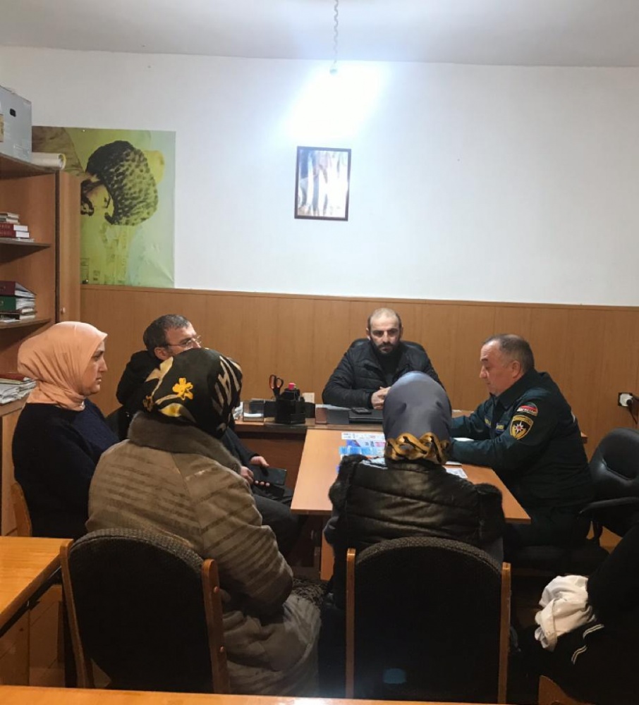 Специалисты МКУ «Управление по делам ГО ЧС и МП» МО «Хасавюртовский район» продолжают выездные занятия по соблюдению правил пожарной безопасности и профилактики ЧС