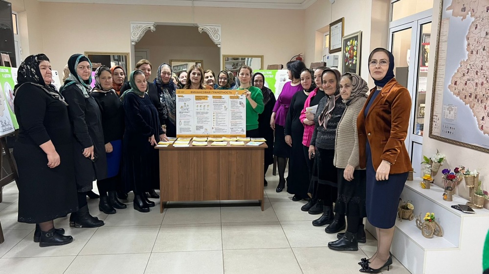 На базе  Эндирейской сельской библиотеки  Хасавюртовского района  прошла презентация « Урок финансовой грамотности»