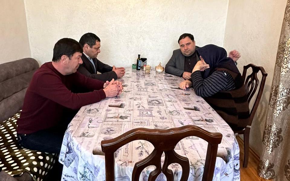 В  канун Дня  защитника  Отечества Глава Хасавюртовского района посетил семьи героически погибших участников СВО