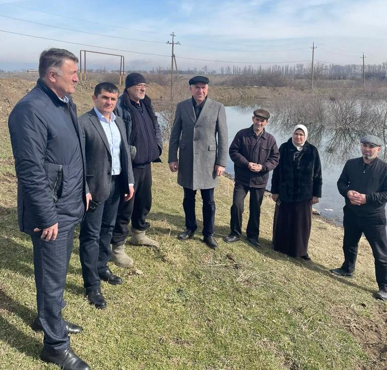 Власти Хасавюртовского района совместно с работниками  территориального ветуправления  провели  профилактические эпизоотические мероприятия в поселении муниципалитета