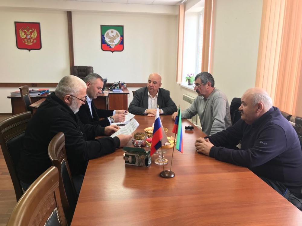 В Хасавюртовском районе состоялось заседание постоянной Комиссии по экономической политике, аграрным вопросам, собственности, земельных отношений и ЖКХ