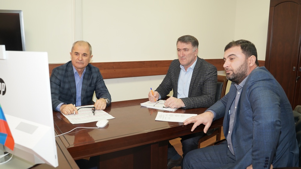Администрация Хасавюртовского района приняла участие в работе Правительственного совещания в режиме видеоконференцсвязи под руководством Наримана Абдулмуталимова