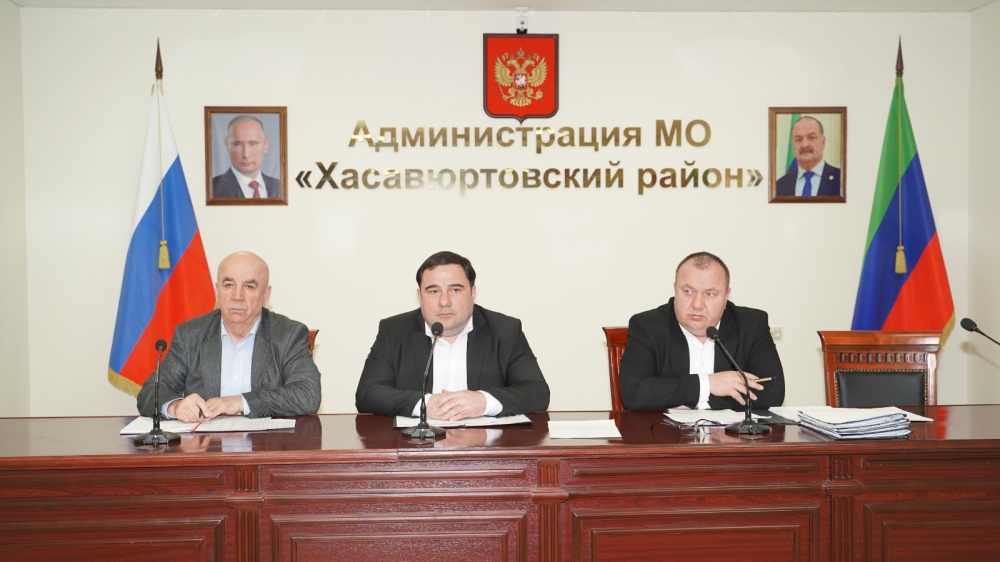Глава Хасавюртовского района провел расширенное совещание актива   по актуальным вопросам жизнедеятельности  муниципалитета