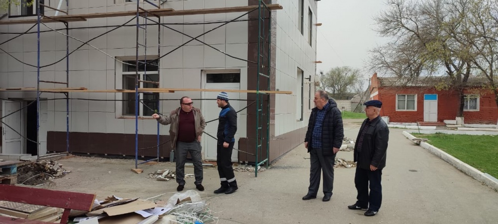 Власти  и депутаты НС РД Хасавюртовского района проинспектировали ход капремонта объекта здравоохранения  муниципалитета