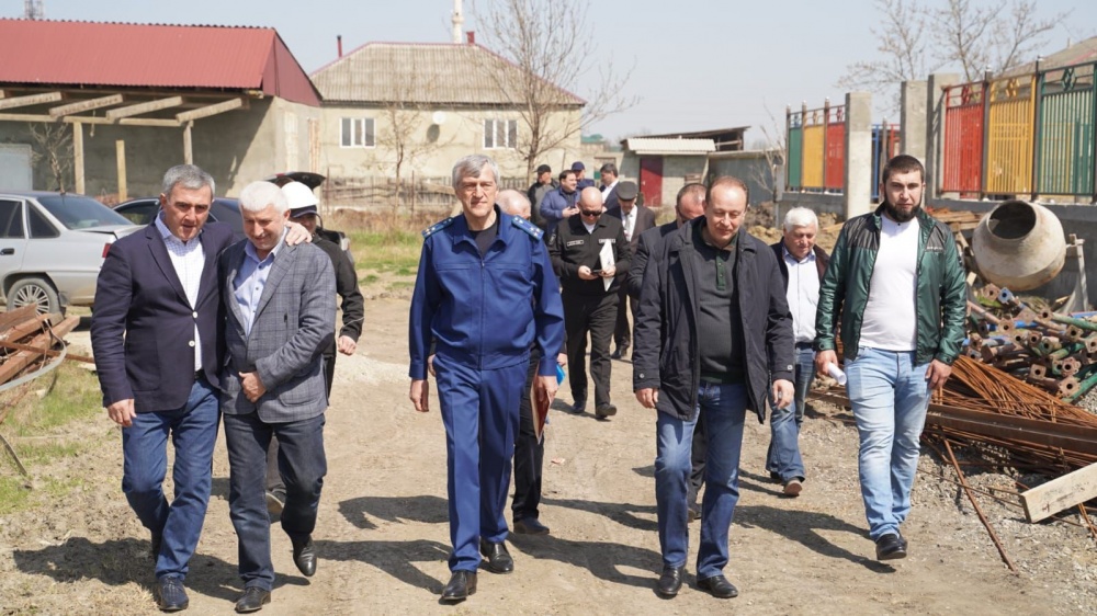Заместитель Председателя Правительства РД  Муслим Телякавов ознакомился с ходом строительства новых образовательных и дошкольных учреждений Хасавюртовского района