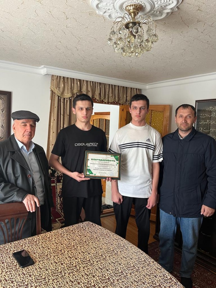Власти Хасавюртовского района посещают семьи участников СВО